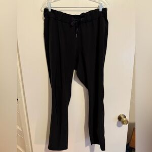 Pull on midrise lululemon pants